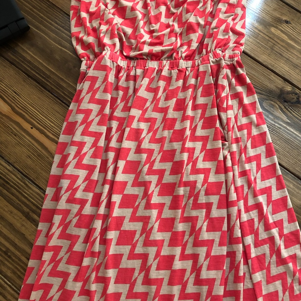 Small sleeveless maternity dress